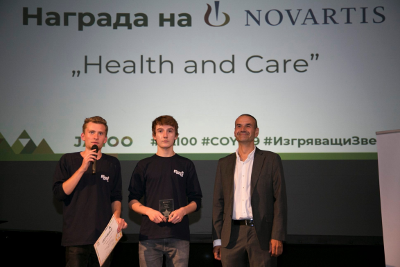 Ученици от ТУЕС спечелиха наградата на Novartis 